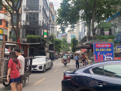 Mặt phố lô góc   nguyễn văn tuyết  dòng tiền 2.4 tỷ/năm   8 tầng thang máy 1