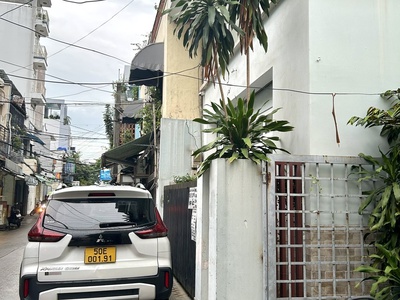 Chủ thiên chí bán nhà đường xóm chiếu- đẹp bề thế- nở hậu- xe tải quay đầu đươc-thông tứ tung- xóm 1