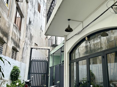 Chủ thiên chí bán nhà đường xóm chiếu- đẹp bề thế- nở hậu- xe tải quay đầu đươc-thông tứ tung- xóm 2