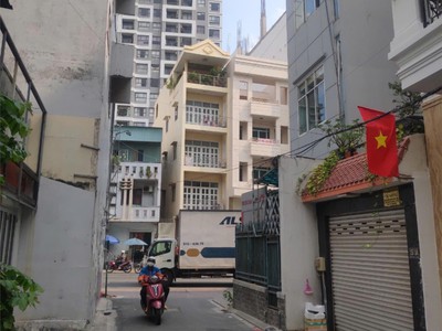 Bán tòa nhà hầm 6 tầng   hồng hà, p.2, tân bình. dt 8x25m, hđ thuê 200tr giá 37tỷ tl 2