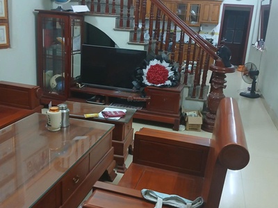 Cho thuê nhà 3 tầng kết hợp xưởng sản xuất, tổng diện tích 450m    vị trí đắc địa tại quốc lộ 5, 0