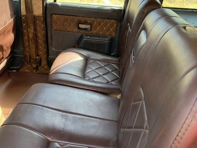 Cần bán chiếc xe 7 chổ. Máy dầu, số sàn 1