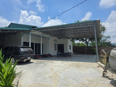 Chính chủ cần bán nhà khuôn viên đẹp bám ao, view núi, tiện cho nghỉ dưỡng 3
