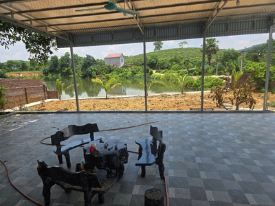 Chính chủ cần bán nhà khuôn viên đẹp bám ao, view núi, tiện cho nghỉ dưỡng 1