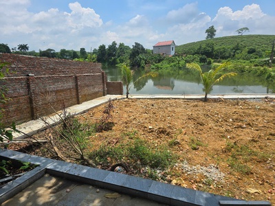 Chính chủ cần bán nhà khuôn viên đẹp bám ao, view núi, tiện cho nghỉ dưỡng 0