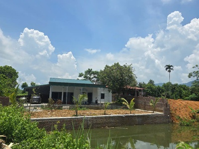 Chính chủ cần bán nhà khuôn viên đẹp bám ao, view núi, tiện cho nghỉ dưỡng 2