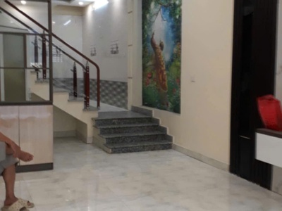 Cho thuê nhà riêng trong ngõ Kiều Sơn , Văn Cao . Ô tô đỗ cửa . Có đồ cơ bản 0