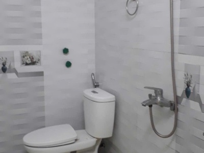 Cho thuê nhà riêng trong ngõ Kiều Sơn , Văn Cao . Ô tô đỗ cửa . Có đồ cơ bản 2