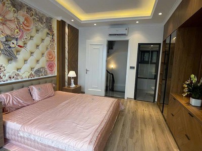 Bán nhà trung tâm trung kính- ngõ rộng oto ra vào cách phố 20m 0