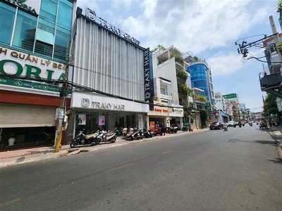 5 tầng kiên cố, dòng tiền gần 1 tỷ, vị trí siêu đỉnh, mặt tiền nguyễn đình chính 3