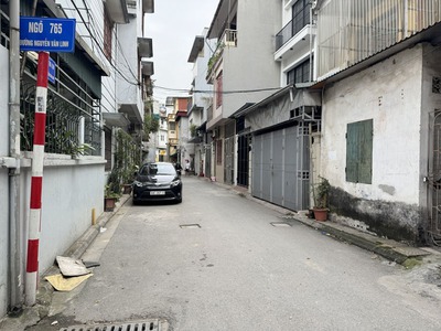 Cần bán 47,4m2 đất tặng nhà 3 tầng cũ tại ngõ 765 Nguyễn Văn Linh. Gần đường Cầu Bây và Cty May 10 0