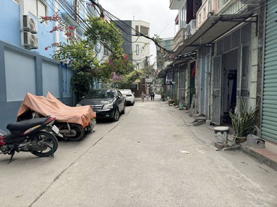 Cần bán 47,4m2 đất tặng nhà 3 tầng cũ tại ngõ 765 Nguyễn Văn Linh. Gần đường Cầu Bây và Cty May 10 1