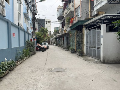 Cần bán 47,4m2 đất tặng nhà 3 tầng cũ tại ngõ 765 Nguyễn Văn Linh. Gần đường Cầu Bây và Cty May 10 2
