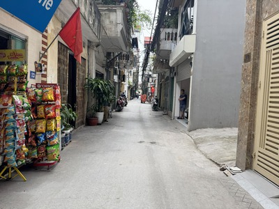 Cần bán 47,4m2 đất tặng nhà 3 tầng cũ tại ngõ 765 Nguyễn Văn Linh. Gần đường Cầu Bây và Cty May 10 4