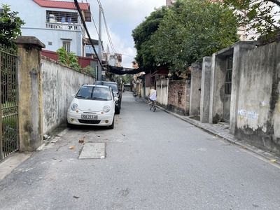 Cần bán 77,3m2 đất kinh doanh nhỏ tại Làng Vàng, Cổ Bi. Đường thông ô tô 7 chỗ 0