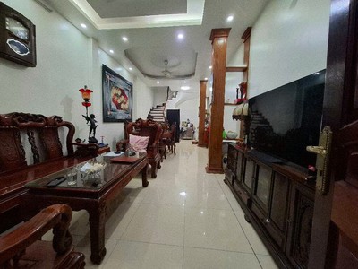 Nhà đẹp Hoàng Hoa Thám 50m2 x 5 tầng - nội thất toàn gỗ Lim - 3 mặt thoáng - Ngõ thông thoáng. 2