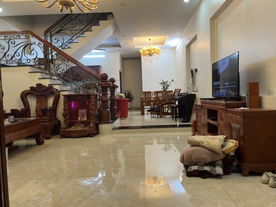Bán nhà đẹp 3 tầng trung tâm đông hòa,shr đường 2 xe hơi,gần bigc dĩ an 0
