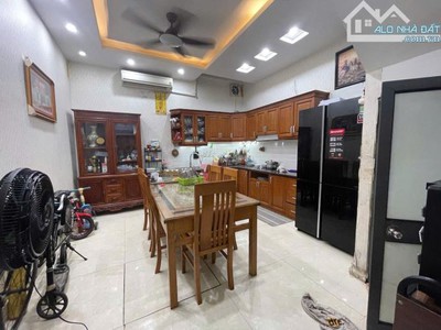 Bán nhà dịch vọng   cầu giấy   56m    giá 7.9 tỷ 2