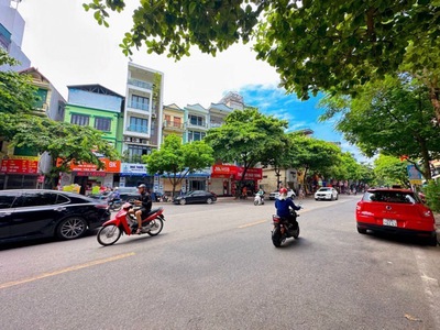 Mặt phố ngọc lâm 72 tỷ 275m mặt tiền 7m,kinh doanh vỉa hè long biên 0