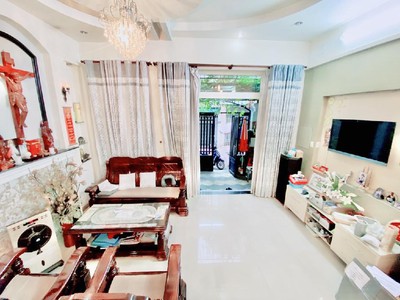 Mặt tiền xe tải    phạm văn hai  ngang khủng 5.3m nhà mới 5 tầng chỉ 13.3 tỷ 0