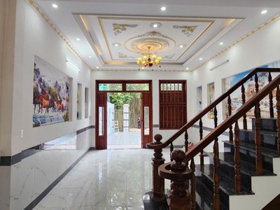 Bán nhà đẹp 1 trệt 1 lầu, shr thổ cư đường xe hơi vi vu,gần ttyt thái hòa 1