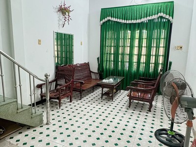 Bán nhà 2 tầng đương 2 ô tô gần nhà thờ ba làng gần biển vĩnh hoà 0
