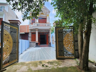 Bán nhà đẹp 1 trệt 1 lầu, shr thổ cư đường xe hơi vi vu,gần ttyt thái hòa 4