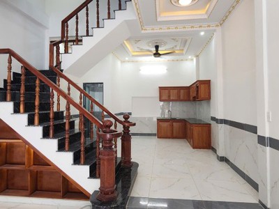 Bán nhà đẹp 1 trệt 1 lầu, shr thổ cư đường xe hơi vi vu,gần ttyt thái hòa 3