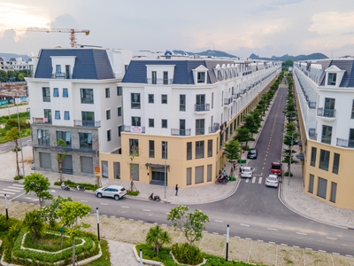 Bán nhà phố 5 tầng đối diện Vinhomes, sổ sẵn, nhận nhà ngay chỉ với 5,x tỷ 1