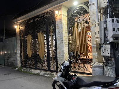 Bán nhà đẹp 3 tầng trung tâm đông hòa,shr đường 2 xe hơi,gần bigc dĩ an 2