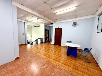 Bán nhà mặt tiền lạc long quân - ngay hòa bình, 10,7x15m, 2 tầng, hđt 55 triệu, 23,9 tỷ. 2