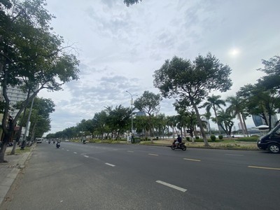 Kiệt ô tô sát trần hưng đạo đi bộ ra cầu sông hàn, 81m2, ngang 5.5m, 4.x tỷ 2