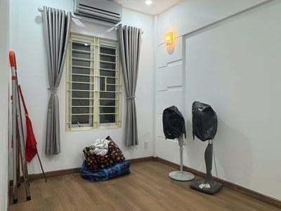  cự lộc   nhà 4 tầng   gần phố   ở ngay   tài chính dưới 6.5 tỷ khó có căn thứ 2 3