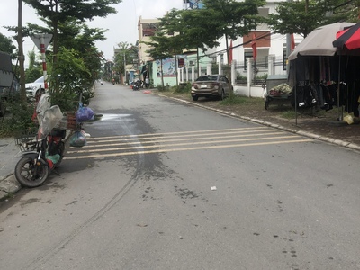 Đất hiếm đa tốn   vuông như a4   ngõ thông tứ tung   ô tô vào nhà   nhỉnh 5 tỷ 0