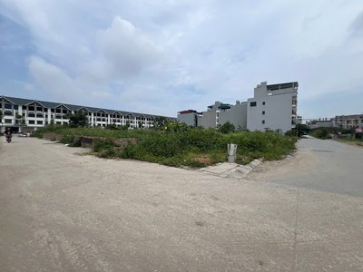Bán 30m đất phân lô yên vĩnh, cạnh kđt hindone, giá hơn 5 tỷ 2