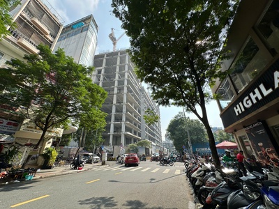 Bán nhà đất khuôn viên đẹp mặt tiền trần hưng đạo, p. cô giang, q1. dt: 15x35m, hđ thuê 200tr. qhxd 1