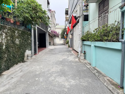 Nhà Cấp 4 Giang Biên 105m2 - Vị Trí Vàng Gần Hồ, Chợ, Khổ Vuông Đẹp, Ô Tô Đỗ Cửa 7