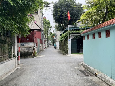 Nhà Cấp 4 Giang Biên 105m2 - Vị Trí Vàng Gần Hồ, Chợ, Khổ Vuông Đẹp, Ô Tô Đỗ Cửa 10