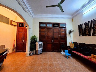 Hoàng Hoa Thám 64m2 x mặt tiền 5M - Ngõ ô tô tránh nhau. Nhà cách ô tô 10M - Trước nhà rộng, thoáng 1