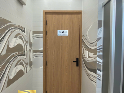 Cửa nhà vệ sinh cho nhà hàng 3