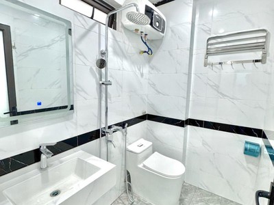 Chính chủ cần tiền bán gấp nhà Hai Bà Trưng - 6 tầng thang máy - sân rộng - 20m ra ô tô 5