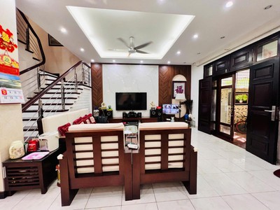 Bán biệt thự Làng Việt Kiều Châu Âu đường Nguyễn Văn Lộc DT 200m2 x 3 tầng giá 47.9 tỷ 2