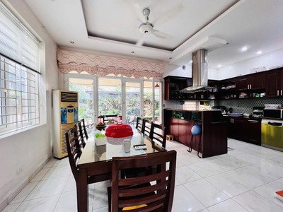 Bán biệt thự Làng Việt Kiều Châu Âu đường Nguyễn Văn Lộc DT 200m2 x 3 tầng giá 47.9 tỷ 3