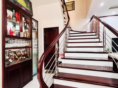 Bán biệt thự Làng Việt Kiều Châu Âu đường Nguyễn Văn Lộc DT 200m2 x 3 tầng giá 47.9 tỷ 4