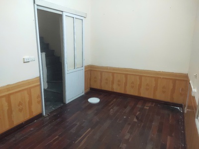 Cho thuê nhà 3 tầng   ô tô đỗ cửa   cách mặt đường lê trọng tấn chỉ 15m 2