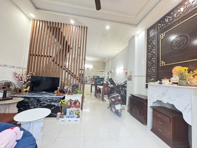 Bán nhà 77m , 2 tầng, 3pn, q.9, 4.7 tỷ, sổ hồng 0
