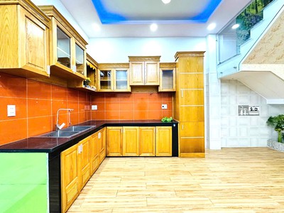 Chỉ nhỉnh 7 tỷ tl  nhà gò vấp 64m    4 tầng   xe hơi đỗ cửa   gần emart 2