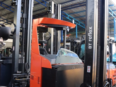 Xe nâng và ứng dụng trong ngành nhựa và hóa chất 0