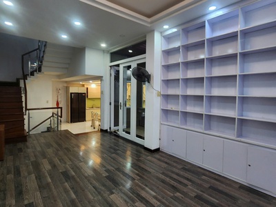 Cho thuê biệt thự mini mặt tiền ngay trung tâm biển, phường nha trang 2