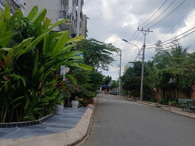 Nhà 4 tầng 70m2 hẻm ô tô tránh ngay lê văn việt quận 9 chỉ nhỉnh 5 tỷ 2